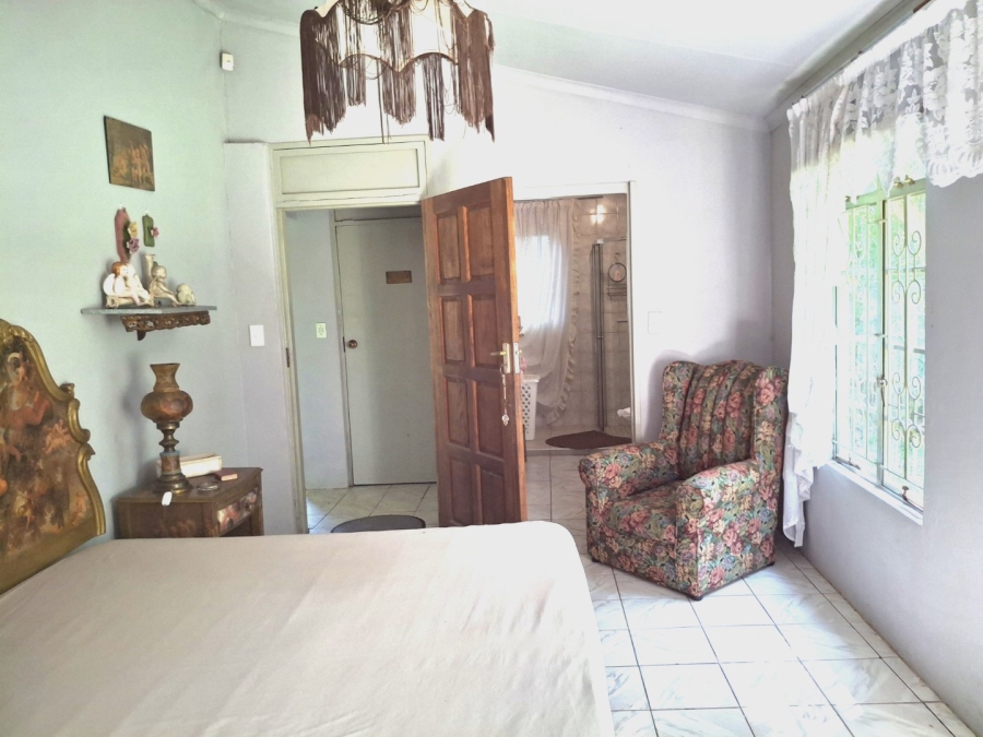 5 Bedroom Property for Sale in Uvongo KwaZulu-Natal