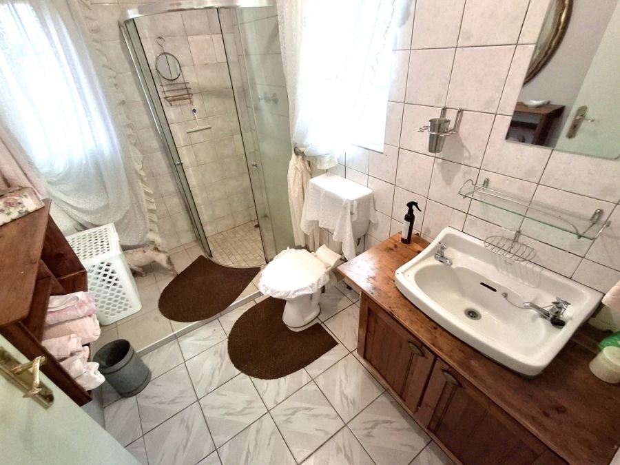 5 Bedroom Property for Sale in Uvongo KwaZulu-Natal