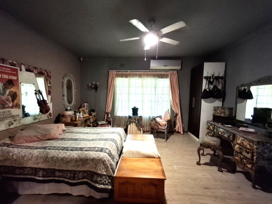 5 Bedroom Property for Sale in Uvongo KwaZulu-Natal