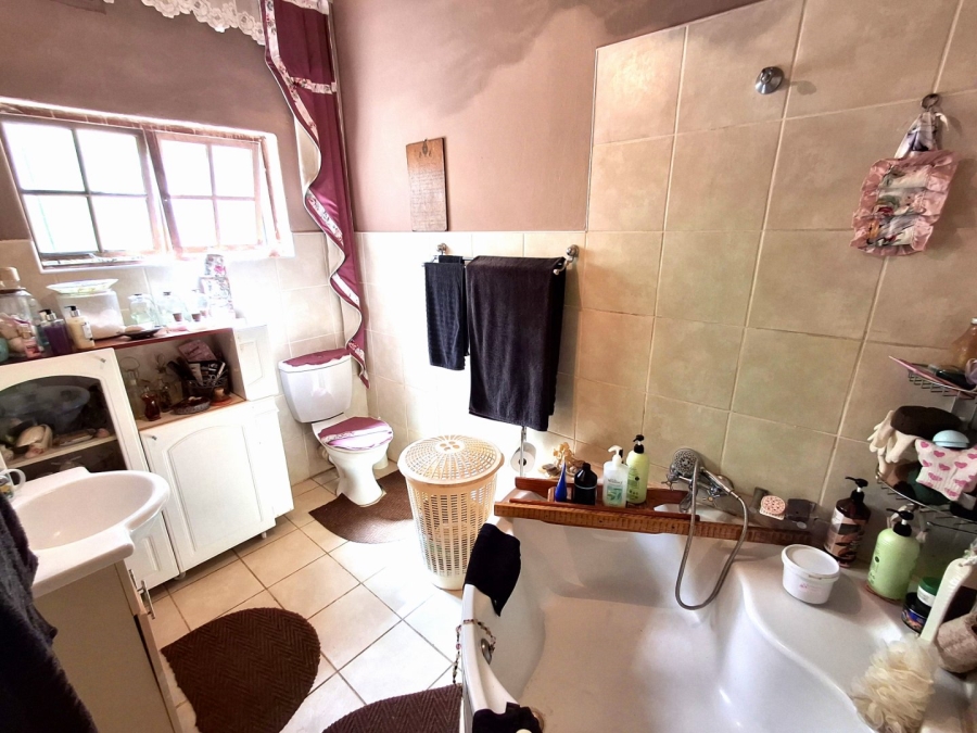 5 Bedroom Property for Sale in Uvongo KwaZulu-Natal