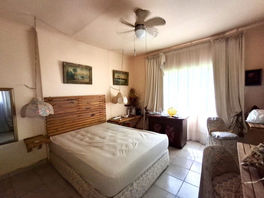 5 Bedroom Property for Sale in Uvongo KwaZulu-Natal