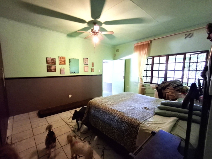 5 Bedroom Property for Sale in Uvongo KwaZulu-Natal