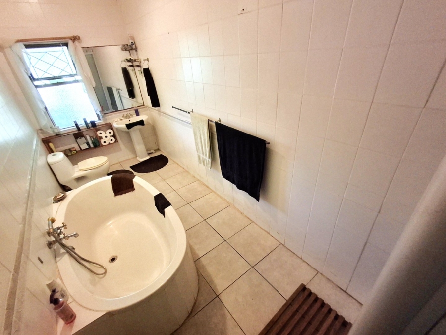 5 Bedroom Property for Sale in Uvongo KwaZulu-Natal