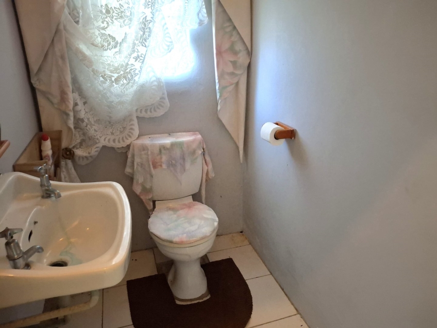 5 Bedroom Property for Sale in Uvongo KwaZulu-Natal