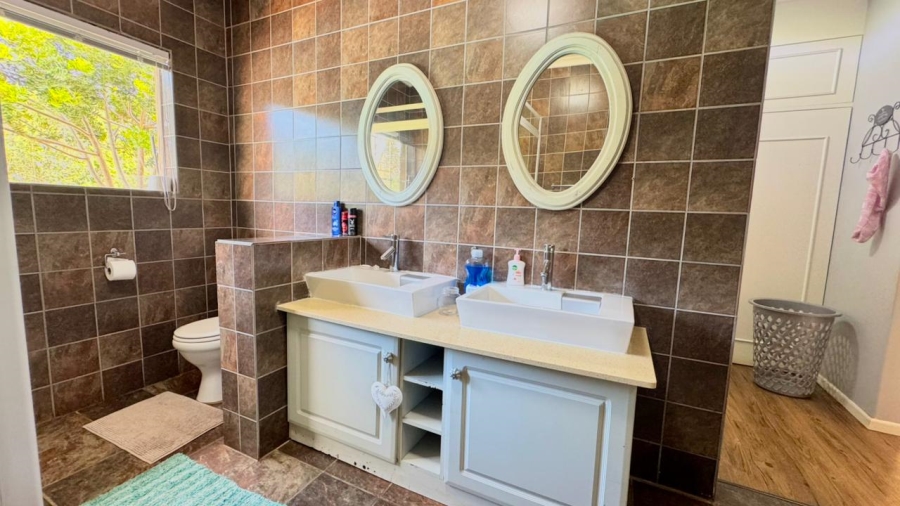 4 Bedroom Property for Sale in Signal Hill KwaZulu-Natal