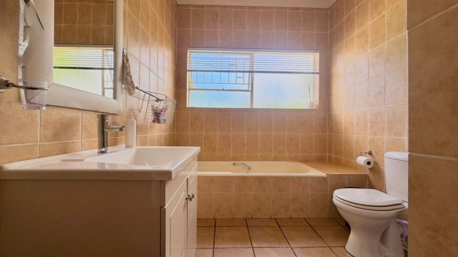 4 Bedroom Property for Sale in Signal Hill KwaZulu-Natal