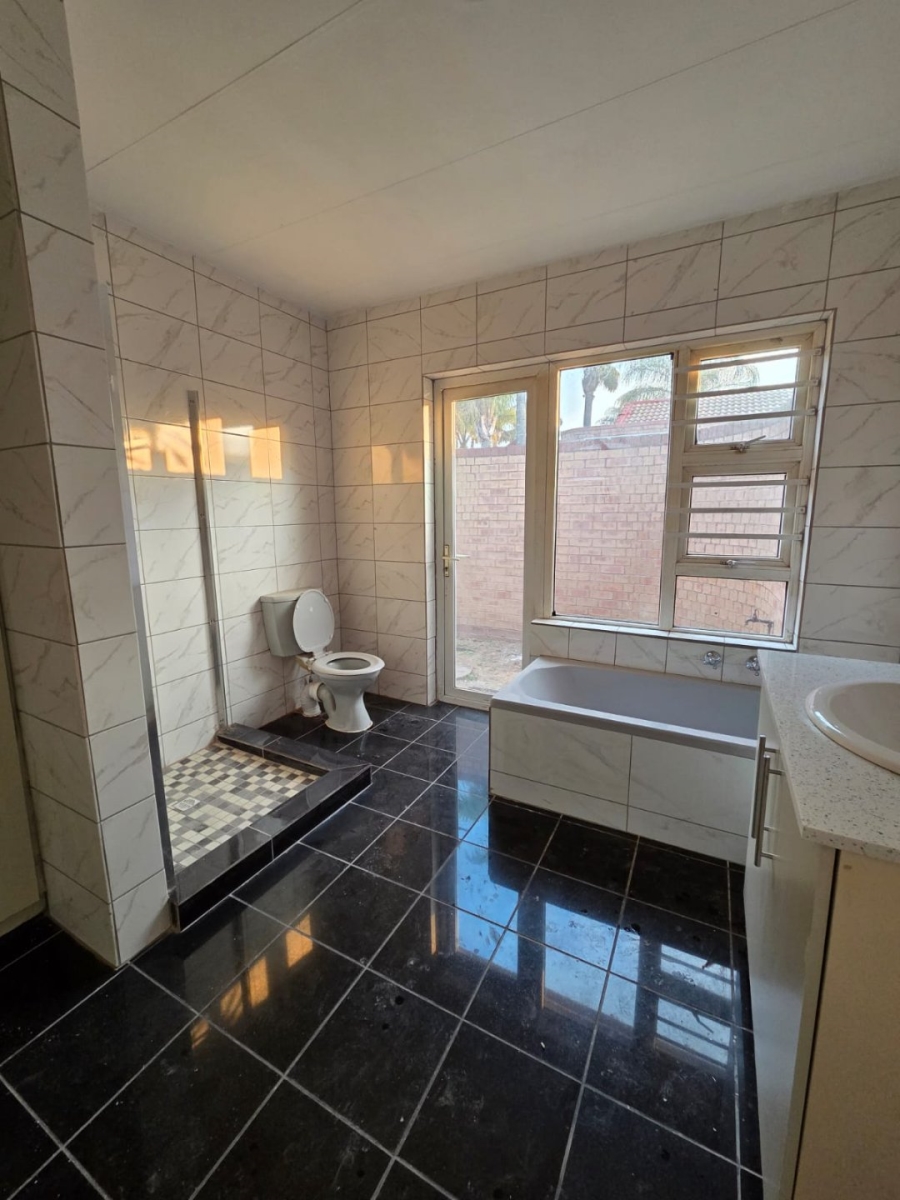3 Bedroom Property for Sale in Aviary Hill KwaZulu-Natal