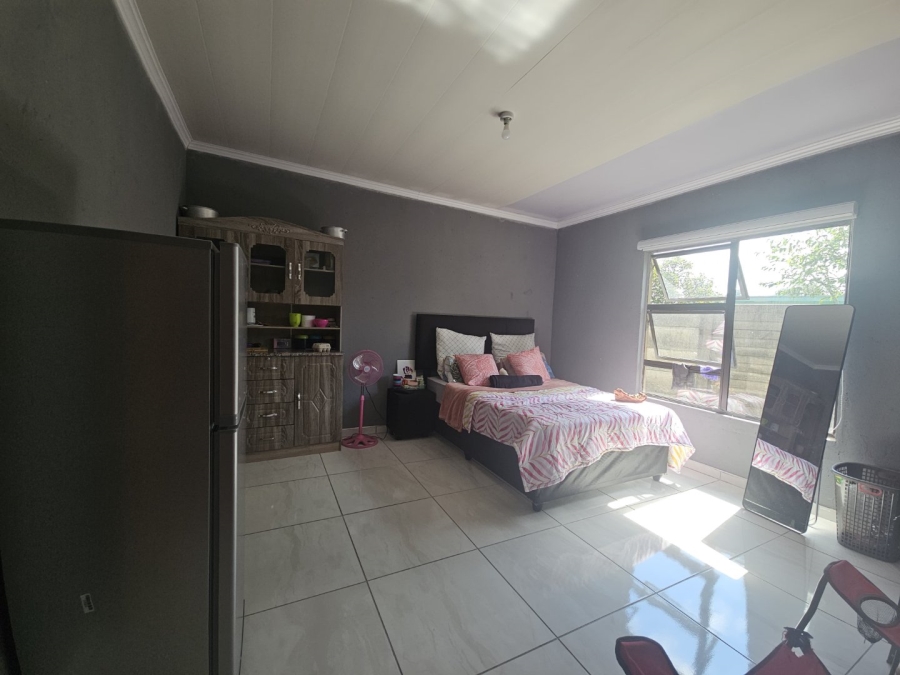 11 Bedroom Property for Sale in Barry Hertzog Park KwaZulu-Natal
