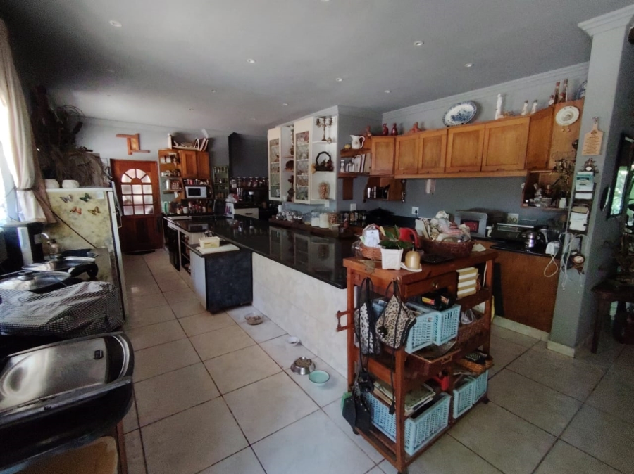 5 Bedroom Property for Sale in Uvongo KwaZulu-Natal