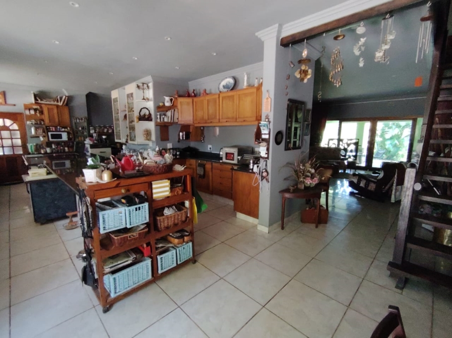 5 Bedroom Property for Sale in Uvongo KwaZulu-Natal