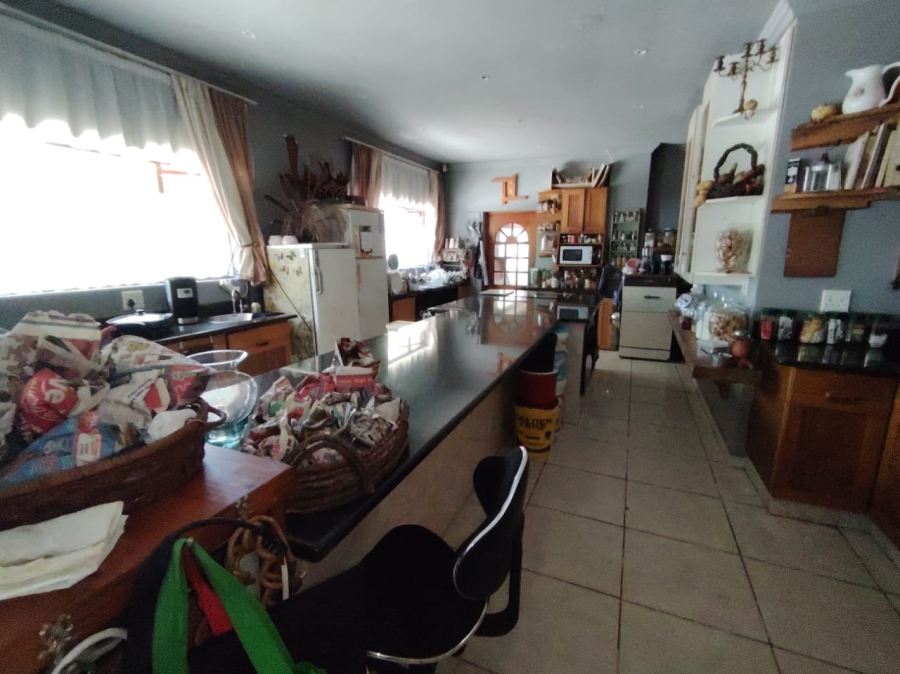 5 Bedroom Property for Sale in Uvongo KwaZulu-Natal