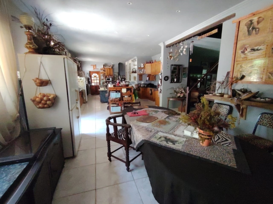 5 Bedroom Property for Sale in Uvongo KwaZulu-Natal