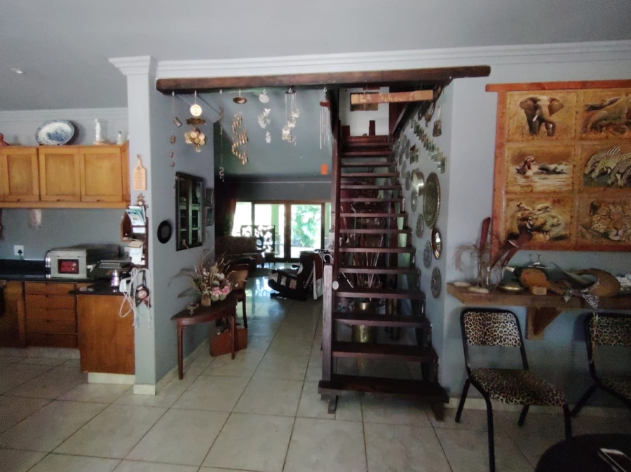 5 Bedroom Property for Sale in Uvongo KwaZulu-Natal