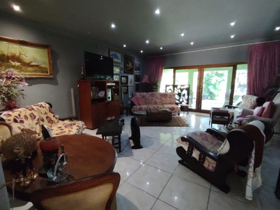 5 Bedroom Property for Sale in Uvongo KwaZulu-Natal