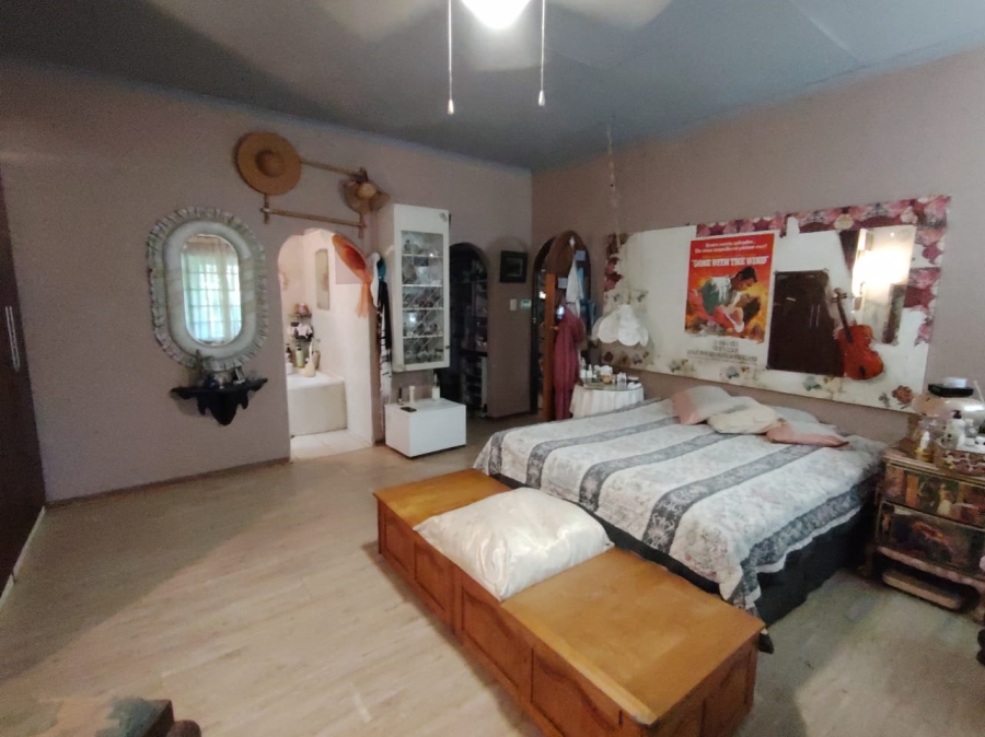 5 Bedroom Property for Sale in Uvongo KwaZulu-Natal