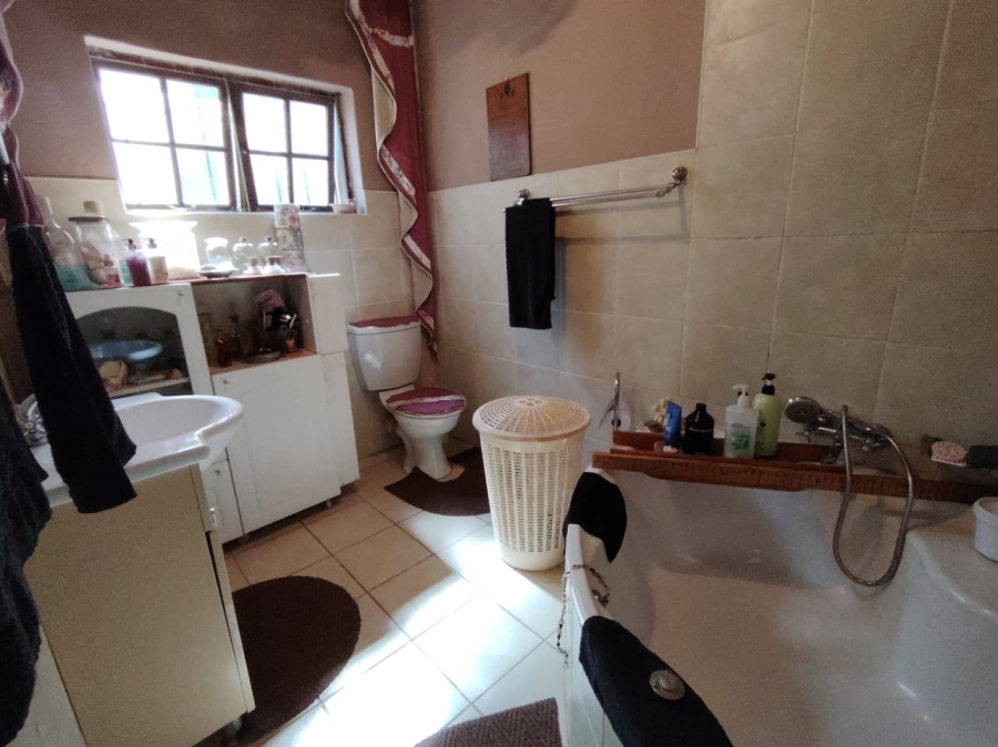 5 Bedroom Property for Sale in Uvongo KwaZulu-Natal