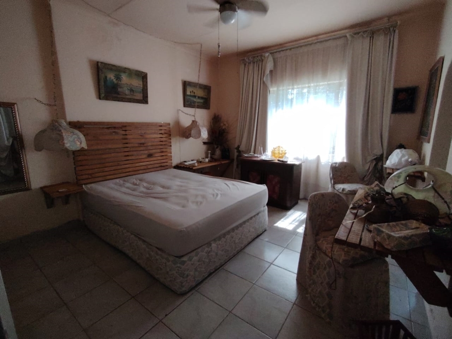 5 Bedroom Property for Sale in Uvongo KwaZulu-Natal