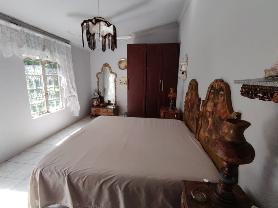 5 Bedroom Property for Sale in Uvongo KwaZulu-Natal