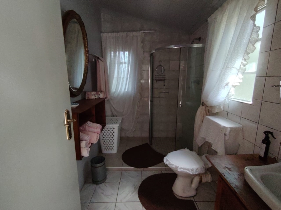 5 Bedroom Property for Sale in Uvongo KwaZulu-Natal