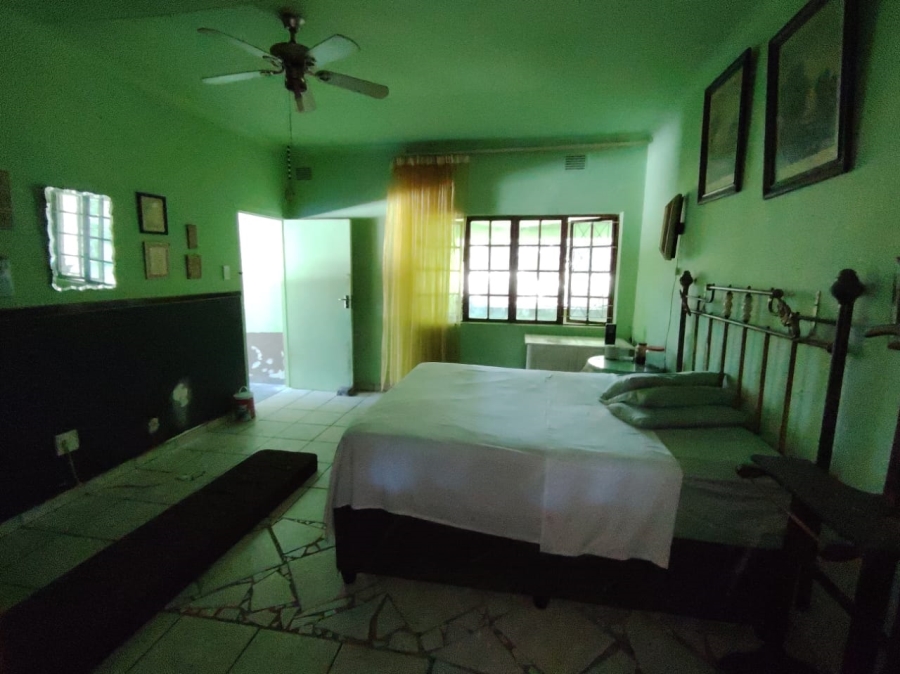 5 Bedroom Property for Sale in Uvongo KwaZulu-Natal