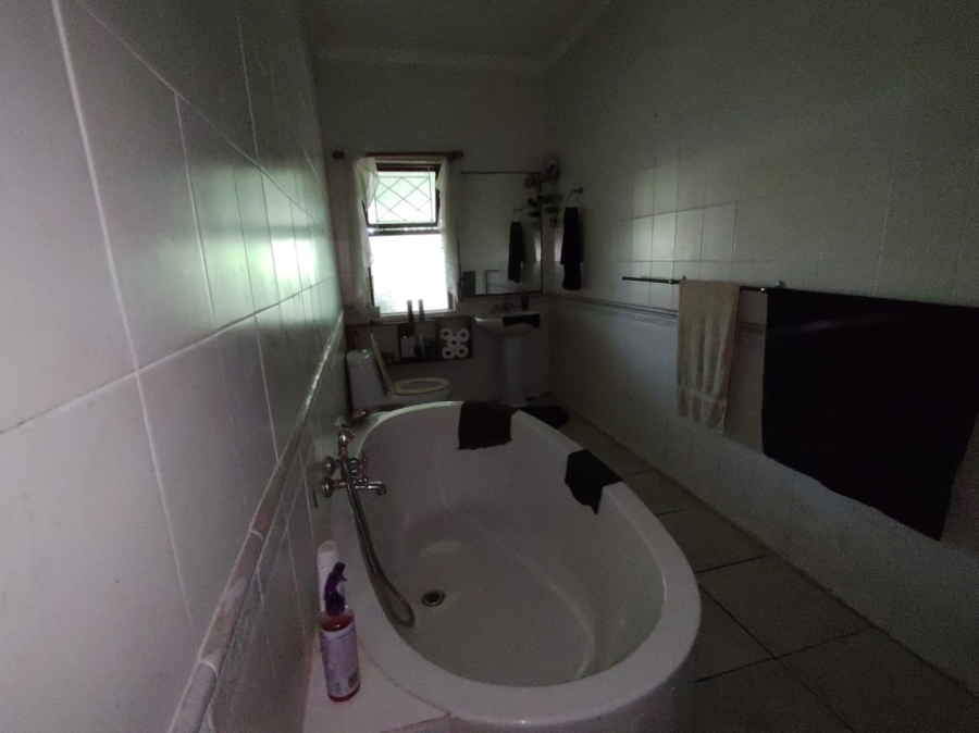 5 Bedroom Property for Sale in Uvongo KwaZulu-Natal