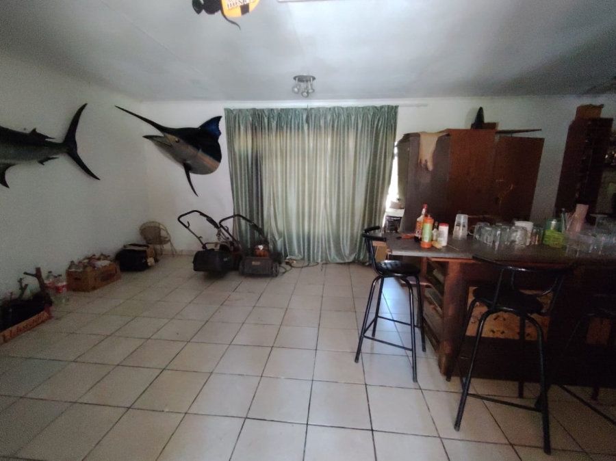 5 Bedroom Property for Sale in Uvongo KwaZulu-Natal