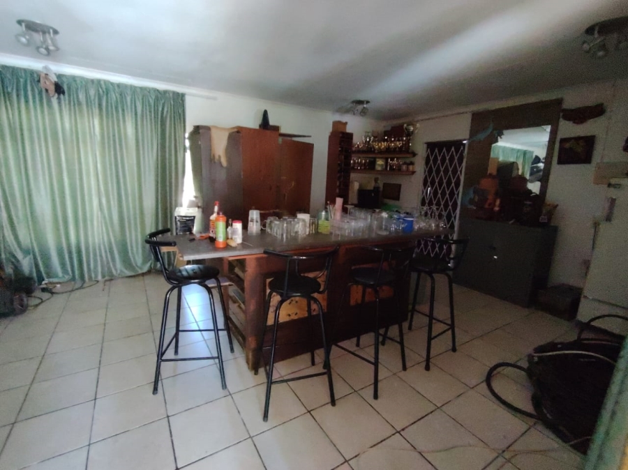 5 Bedroom Property for Sale in Uvongo KwaZulu-Natal