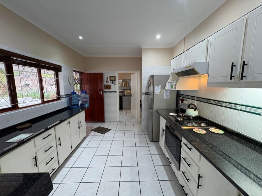 3 Bedroom Property for Sale in Umtentweni KwaZulu-Natal