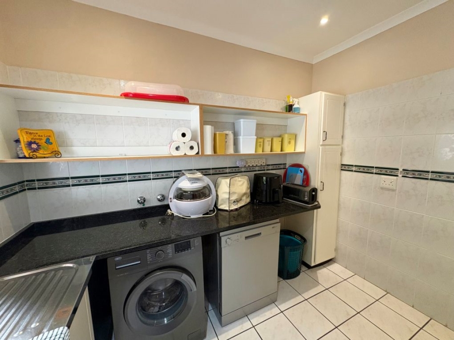 3 Bedroom Property for Sale in Umtentweni KwaZulu-Natal