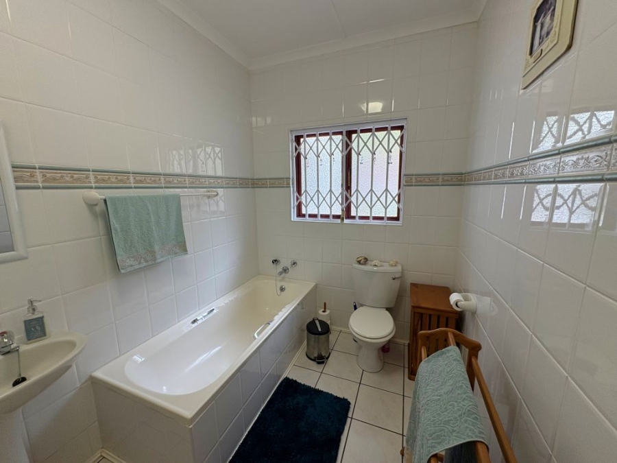 3 Bedroom Property for Sale in Umtentweni KwaZulu-Natal