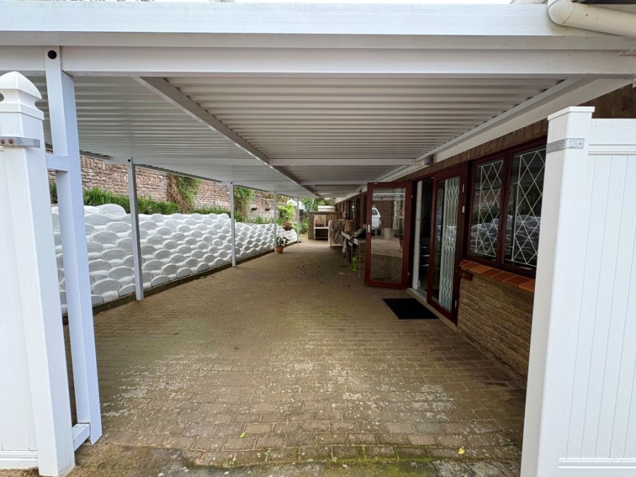 3 Bedroom Property for Sale in Umtentweni KwaZulu-Natal