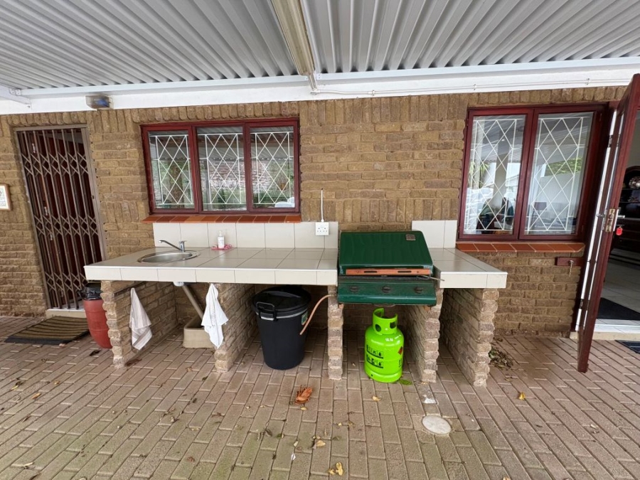 3 Bedroom Property for Sale in Umtentweni KwaZulu-Natal