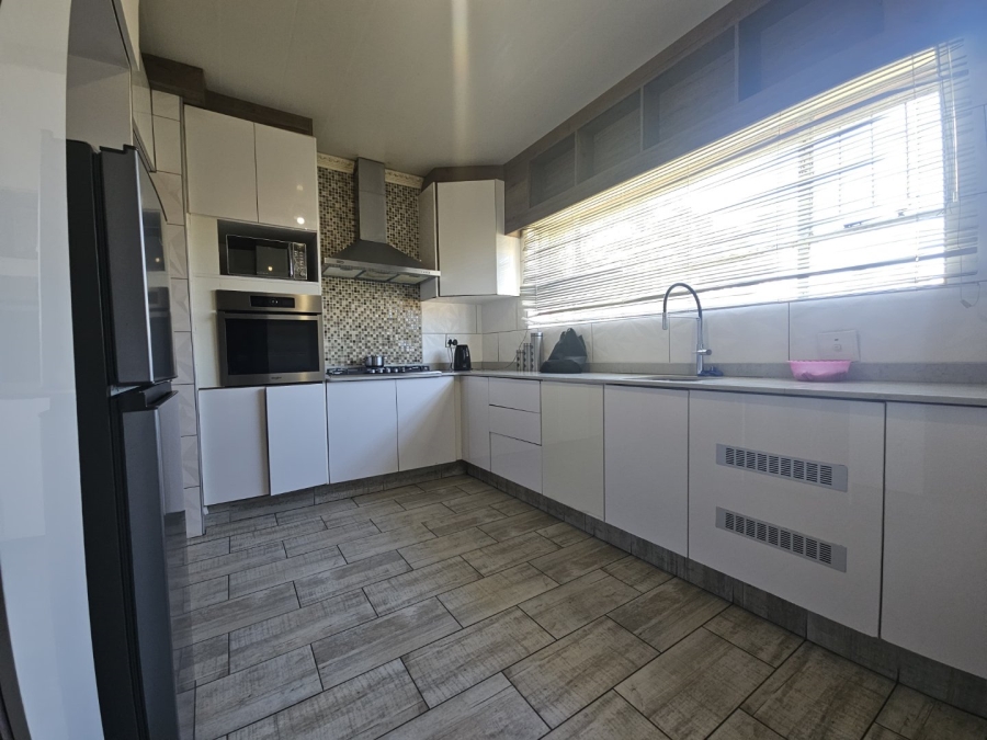 4 Bedroom Property for Sale in Sunnyridge KwaZulu-Natal