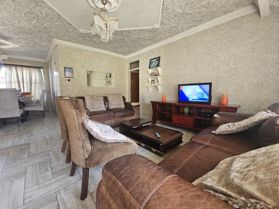 4 Bedroom Property for Sale in Sunnyridge KwaZulu-Natal