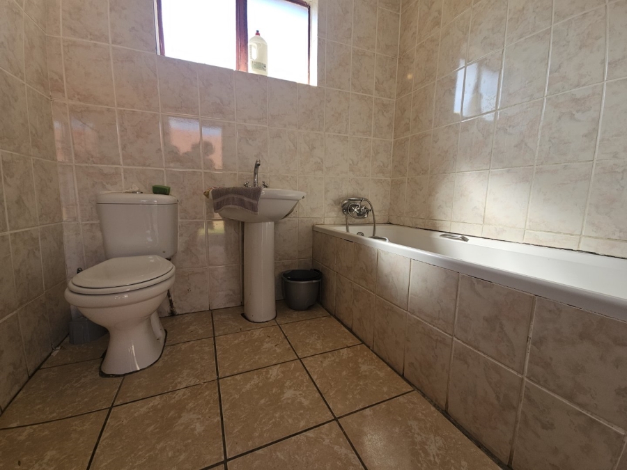 4 Bedroom Property for Sale in Sunnyridge KwaZulu-Natal