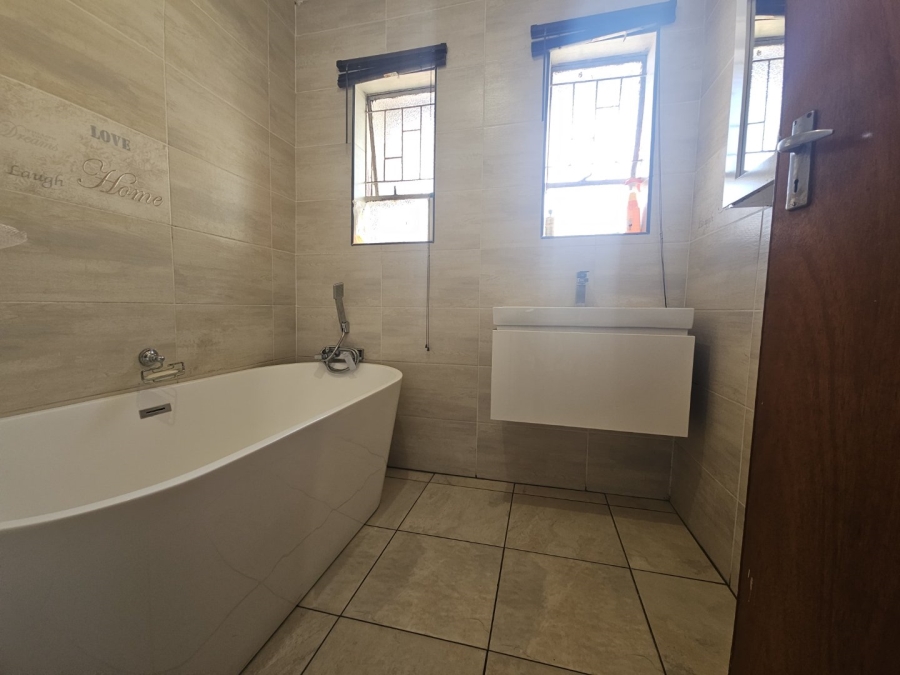 4 Bedroom Property for Sale in Sunnyridge KwaZulu-Natal