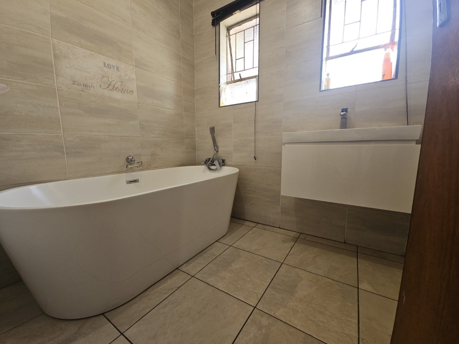 4 Bedroom Property for Sale in Sunnyridge KwaZulu-Natal