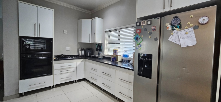 5 Bedroom Property for Sale in Palm Lakes Estate KwaZulu-Natal