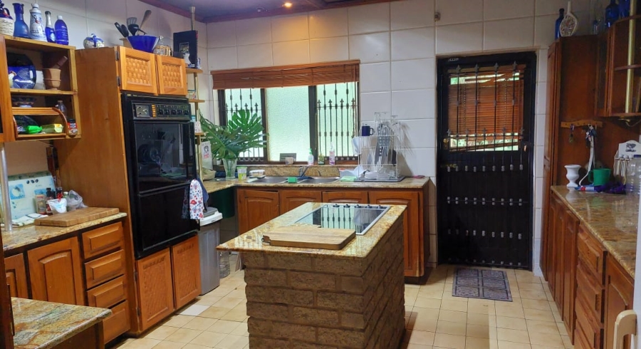 7 Bedroom Property for Sale in Umtentweni KwaZulu-Natal