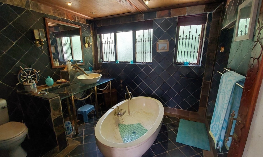 7 Bedroom Property for Sale in Umtentweni KwaZulu-Natal