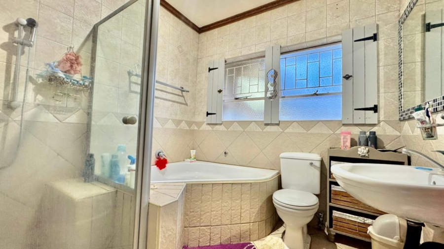 4 Bedroom Property for Sale in Signal Hill KwaZulu-Natal