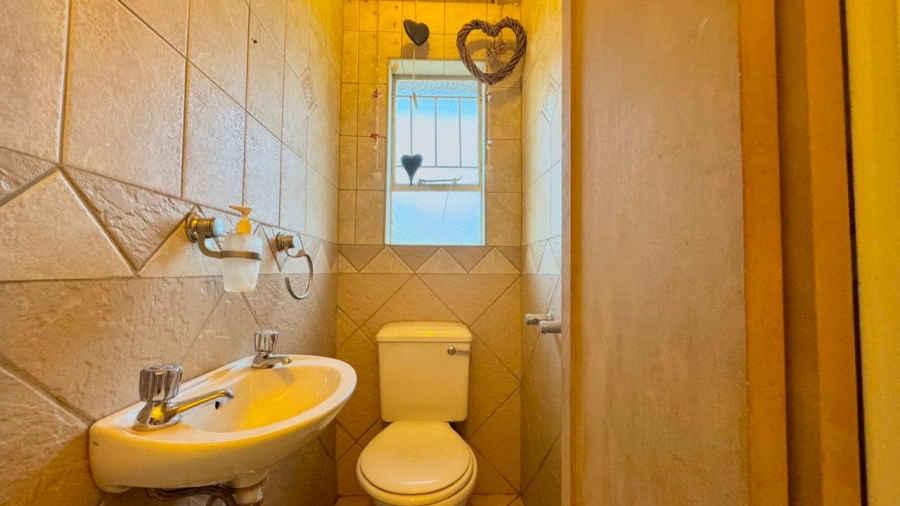 4 Bedroom Property for Sale in Signal Hill KwaZulu-Natal