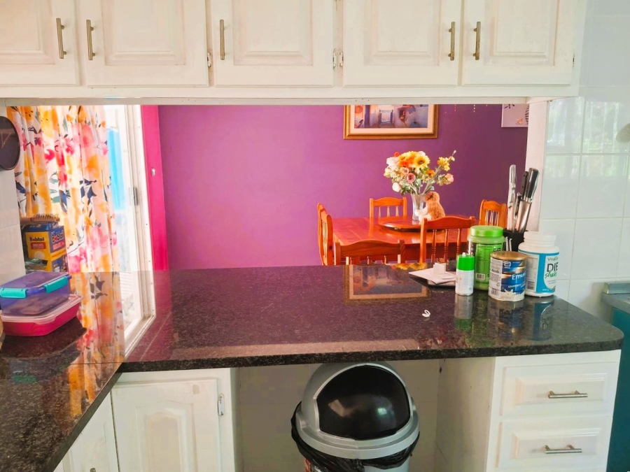 3 Bedroom Property for Sale in Uvongo KwaZulu-Natal