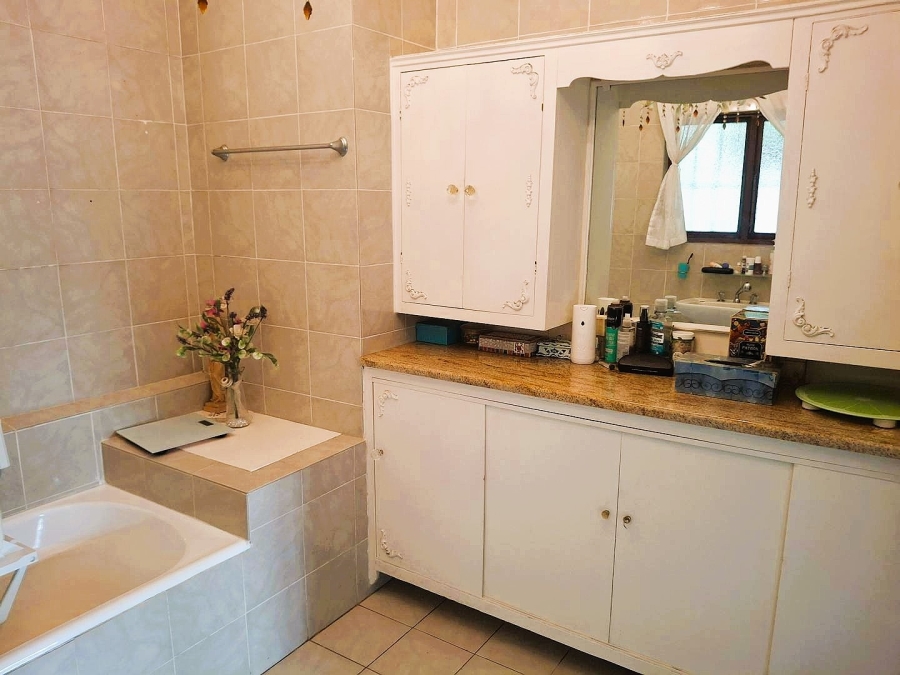 3 Bedroom Property for Sale in Uvongo KwaZulu-Natal