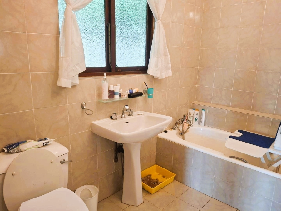 3 Bedroom Property for Sale in Uvongo KwaZulu-Natal