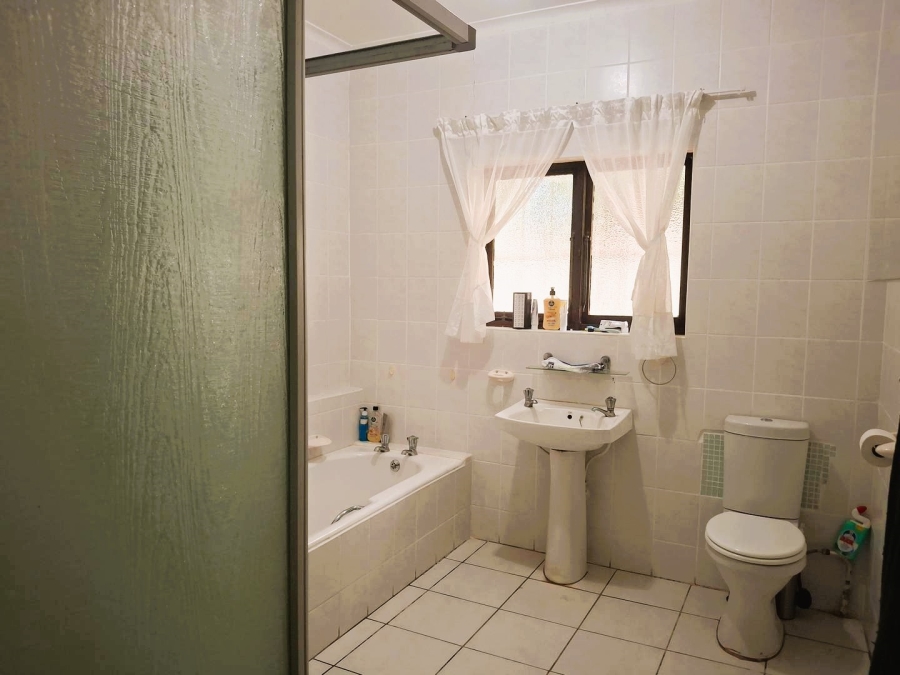 3 Bedroom Property for Sale in Uvongo KwaZulu-Natal