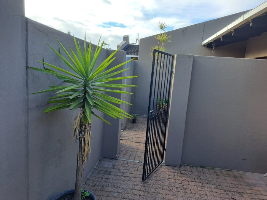 To Let 3 Bedroom Property for Rent in Margate KwaZulu-Natal
