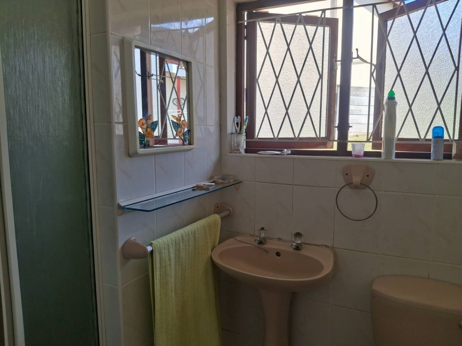 3 Bedroom Property for Sale in Uvongo KwaZulu-Natal