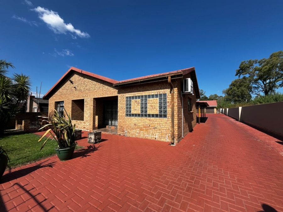 4 Bedroom Property for Sale in Lennoxton KwaZulu-Natal