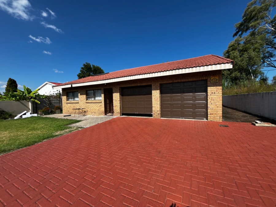 4 Bedroom Property for Sale in Lennoxton KwaZulu-Natal